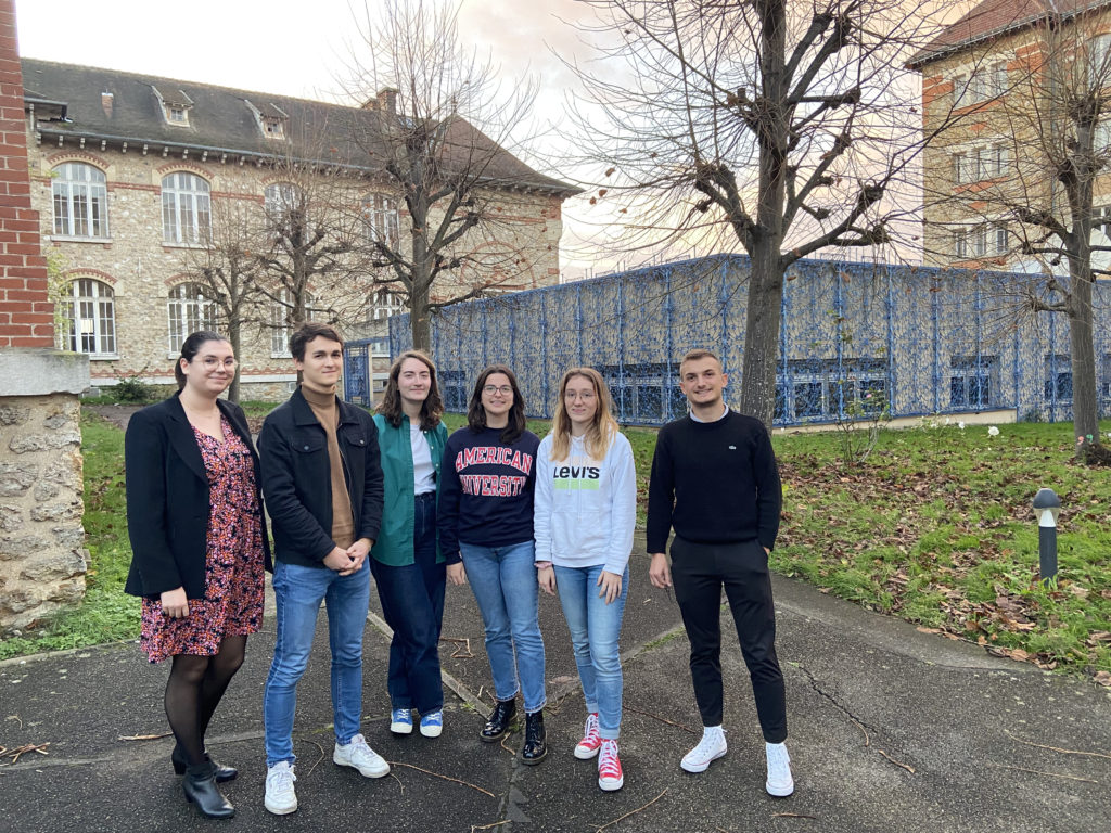 Photo de l'équipe Challenge Data : Elodie Guilcher, Clarisse Lesobre, Jean-Tuan Magnin, Margaux Milleret, Agathe Moireau, Hugo Schmitzer